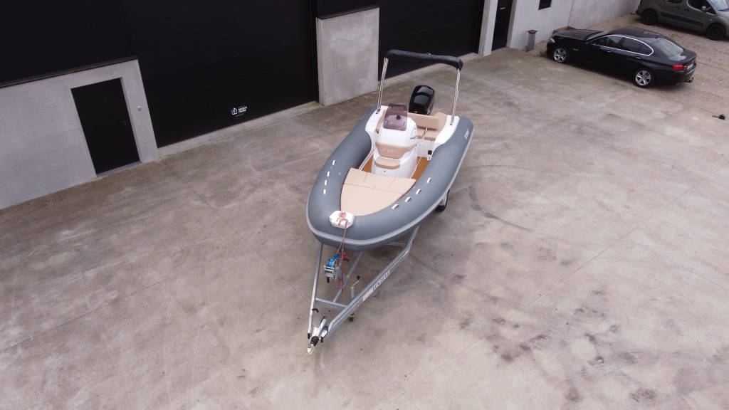 Waar moet je op letten bij het kopen van een sportboot of RIB?